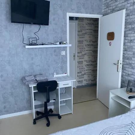 منزل للإقامة Les 4 M *